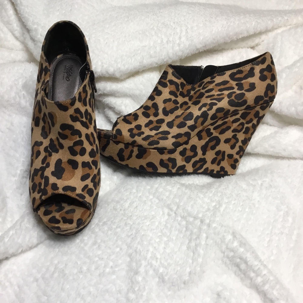 Leopard wedges